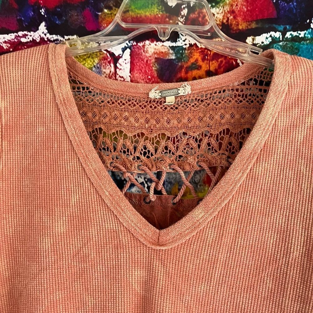 Gimmicks by BKE Waffle Print Mixed Media Boho Crochet Top Shirt Blouse XL - Picture 3 of 8